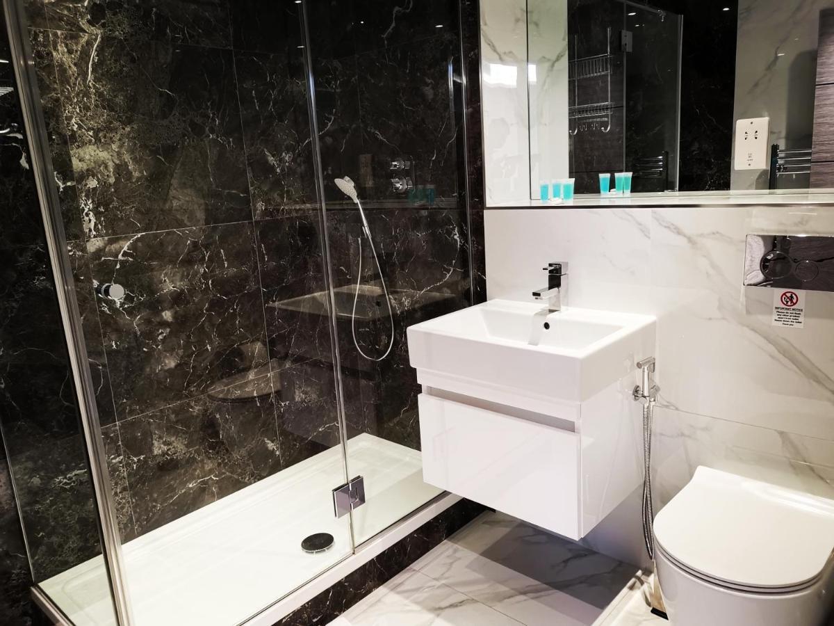 City Prime Apartments Лондон Екстериор снимка A modern bathroom