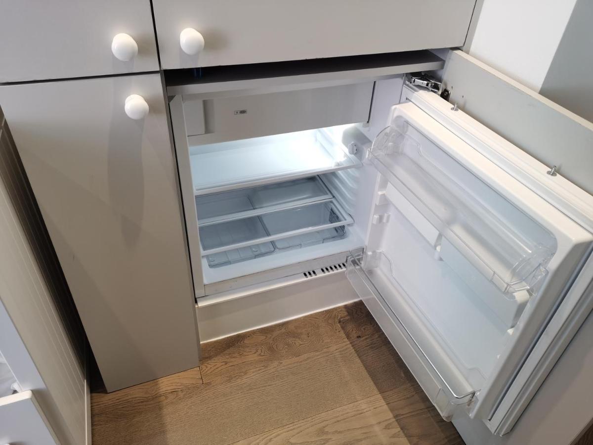 City Prime Apartments Лондон Екстериор снимка A built-in freezer