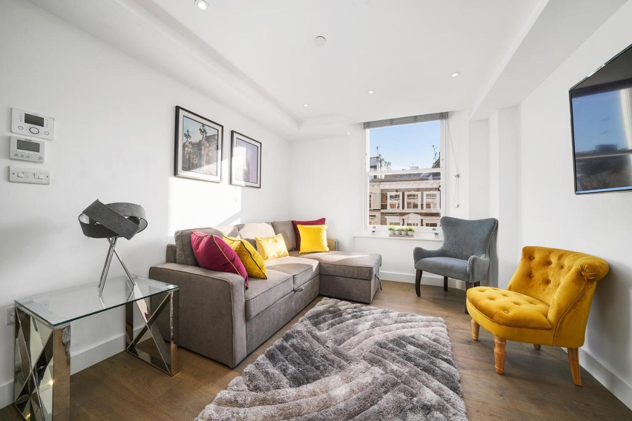 City Prime Apartments Лондон Екстериор снимка A living room in a serviced apartment in London