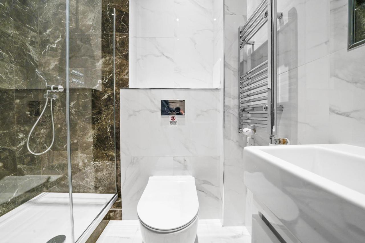 City Prime Apartments Лондон Екстериор снимка A modern bathroom