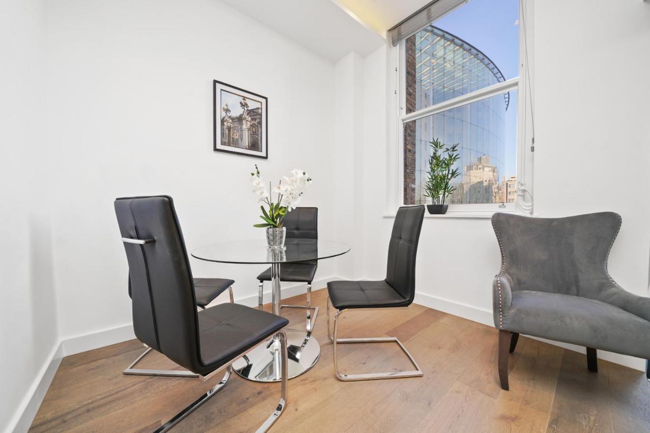 City Prime Apartments Лондон Екстериор снимка A staged photo of a dining room