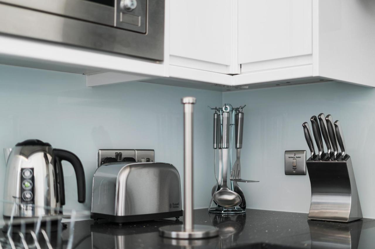 City Prime Apartments Лондон Екстериор снимка A vertical paper towel holder
